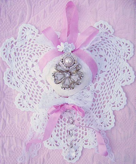 Bella Fleur Vintage Charm Heart