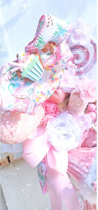 Pink Santa Candyland Cupcake Bows Roses..Free Shipping