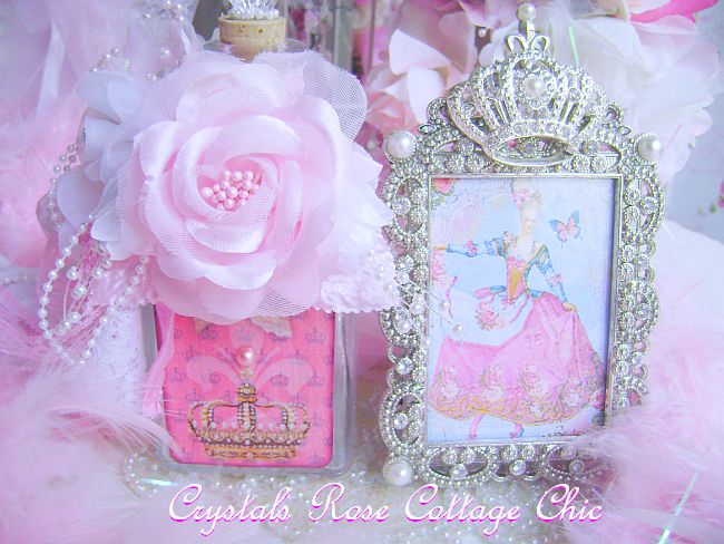 Fleur De Lis Crown Frame