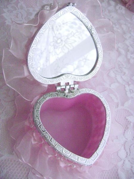La Petite Pink Heart Jewelry Box